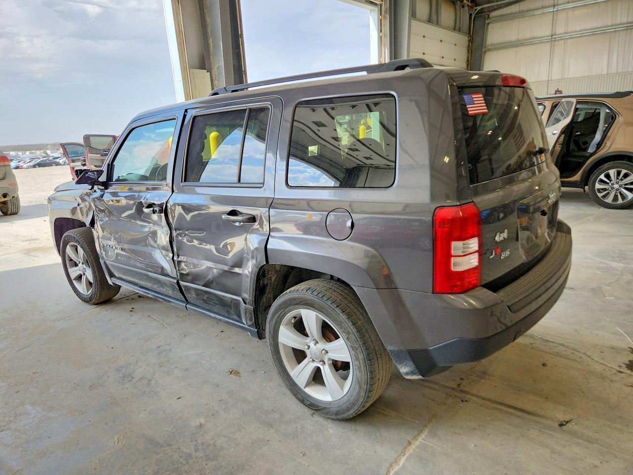 2016 Jeep Patriot Latitude - zdjęcie 2