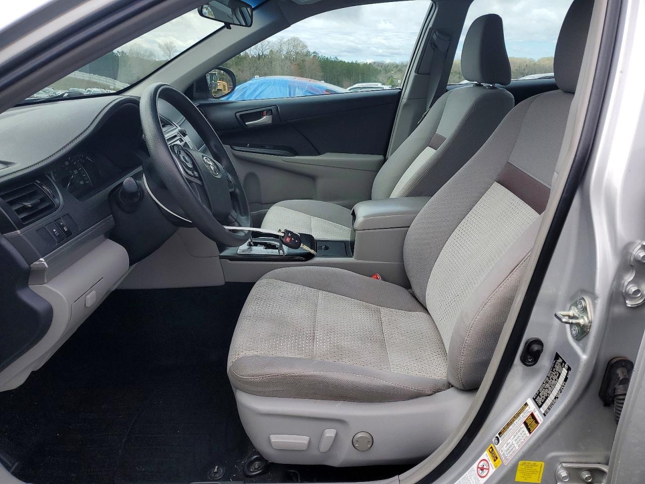 2014 Toyota Camry Le - zdjęcie 7