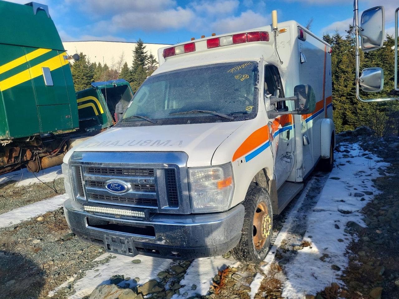 2016 Ford E-350 Ambulance - zdjęcie główne