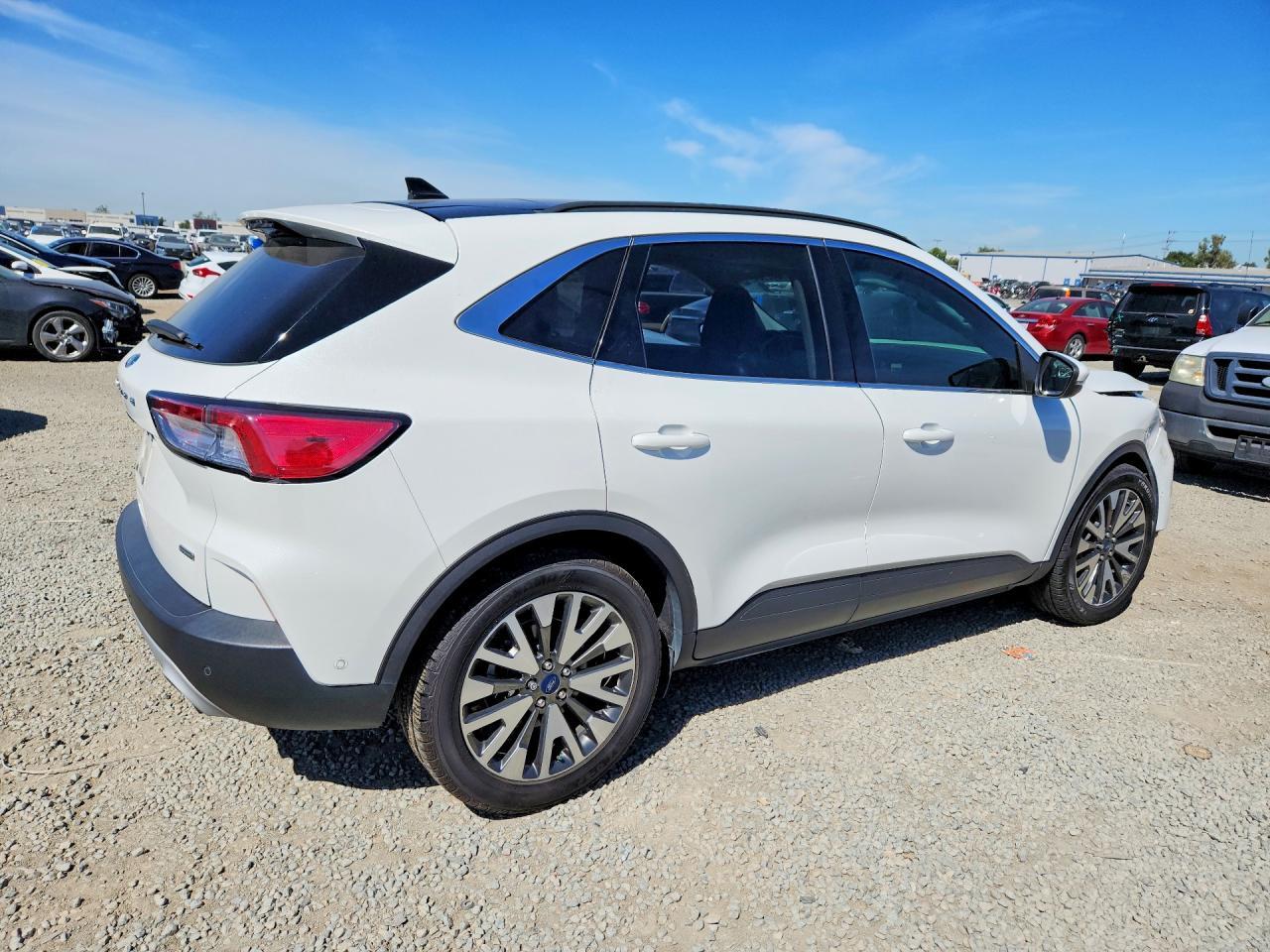 2020 Ford Escape Titanium - zdjęcie 3