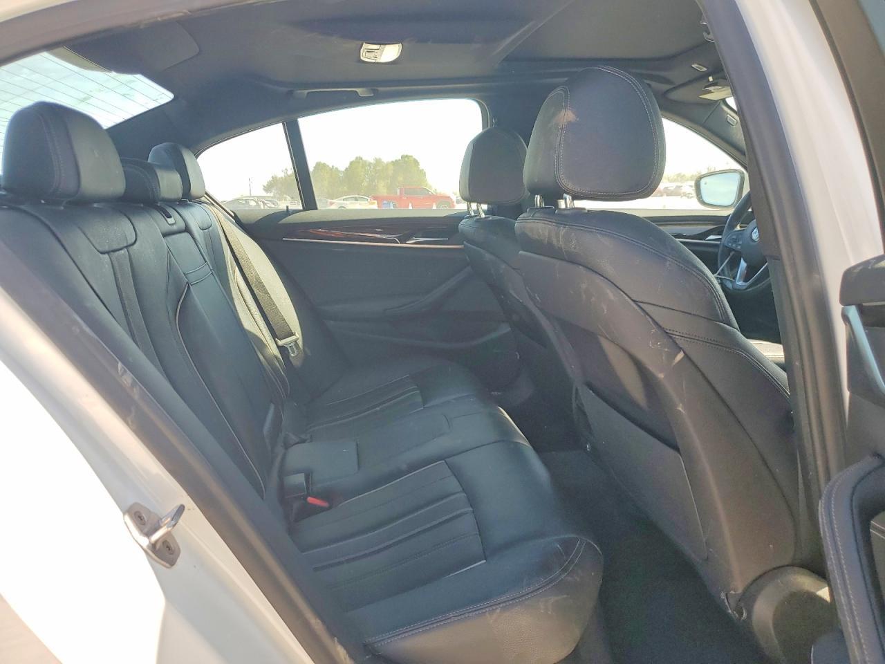 2020 BMW 530 I - zdjęcie 10
