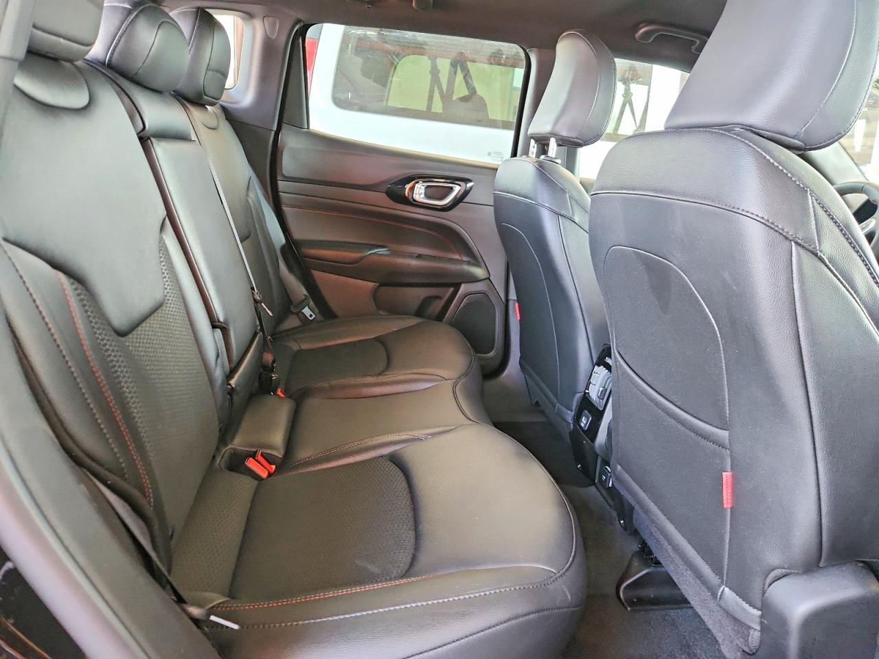 2025 Jeep Compass Trailhawk - zdjęcie 11