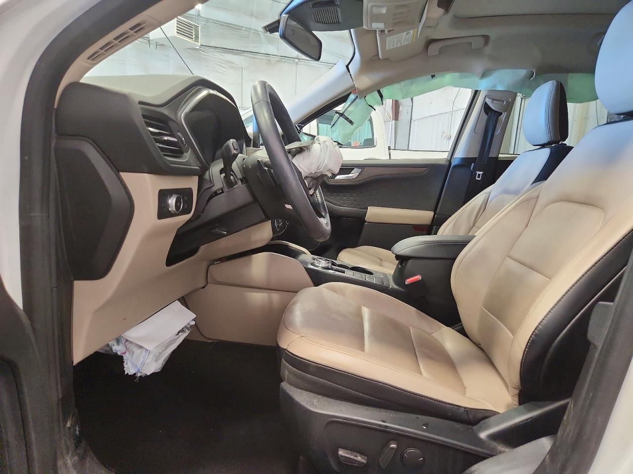 2020 Ford Escape Titanium - zdjęcie 7