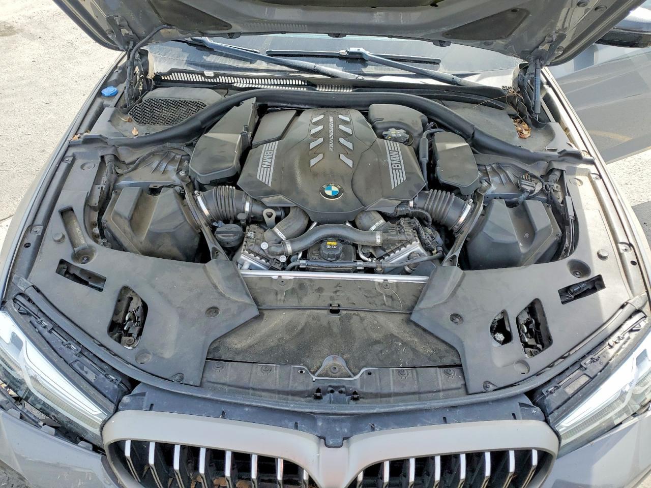 2022 BMW M550Xi - zdjęcie 11