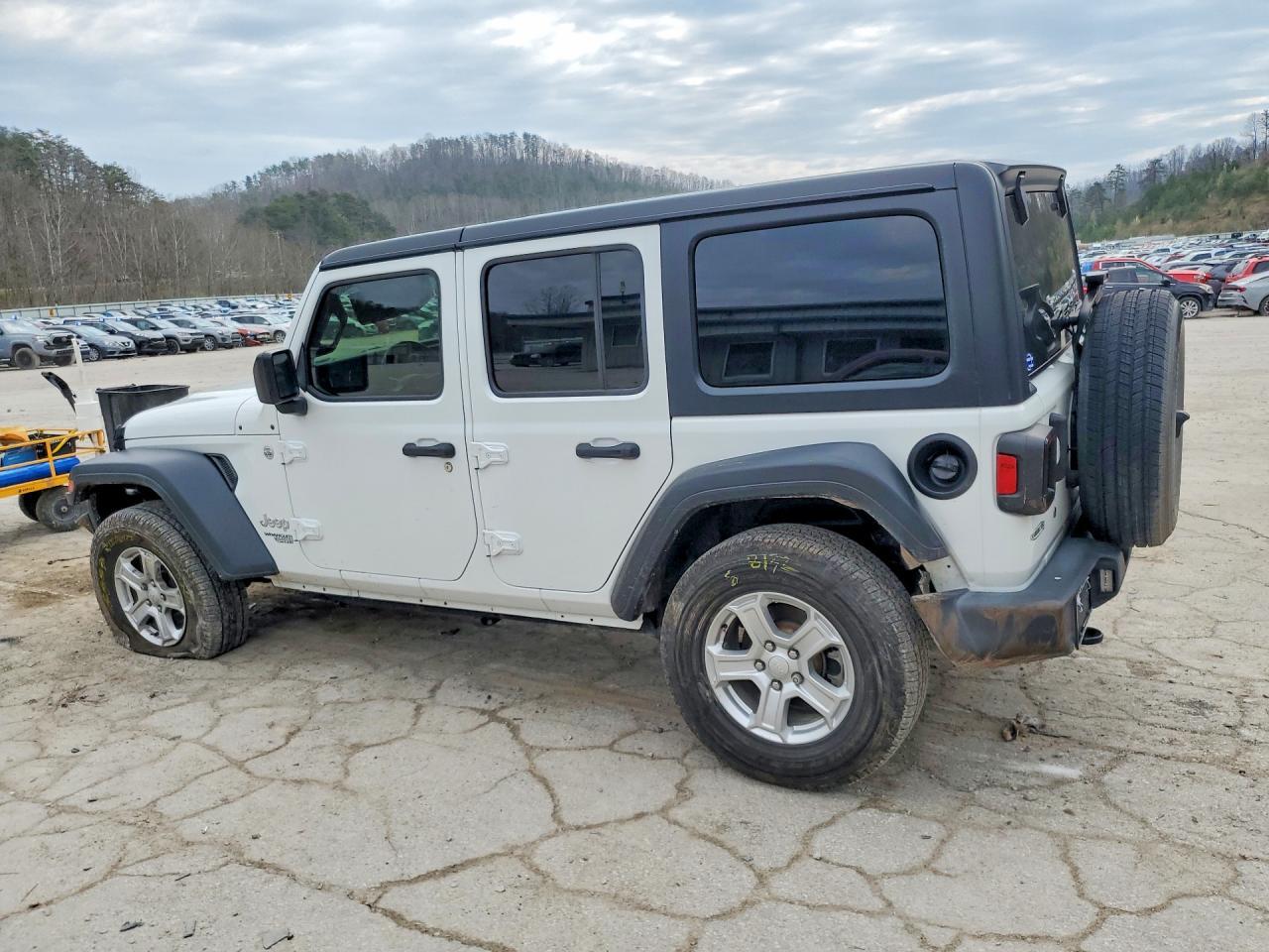2019 Jeep Wrangler Unlimited Sport - zdjęcie 2