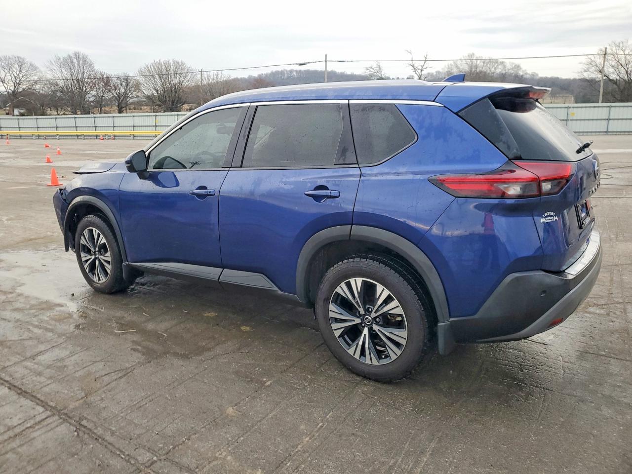 2021 Nissan Rogue Sv - zdjęcie 2