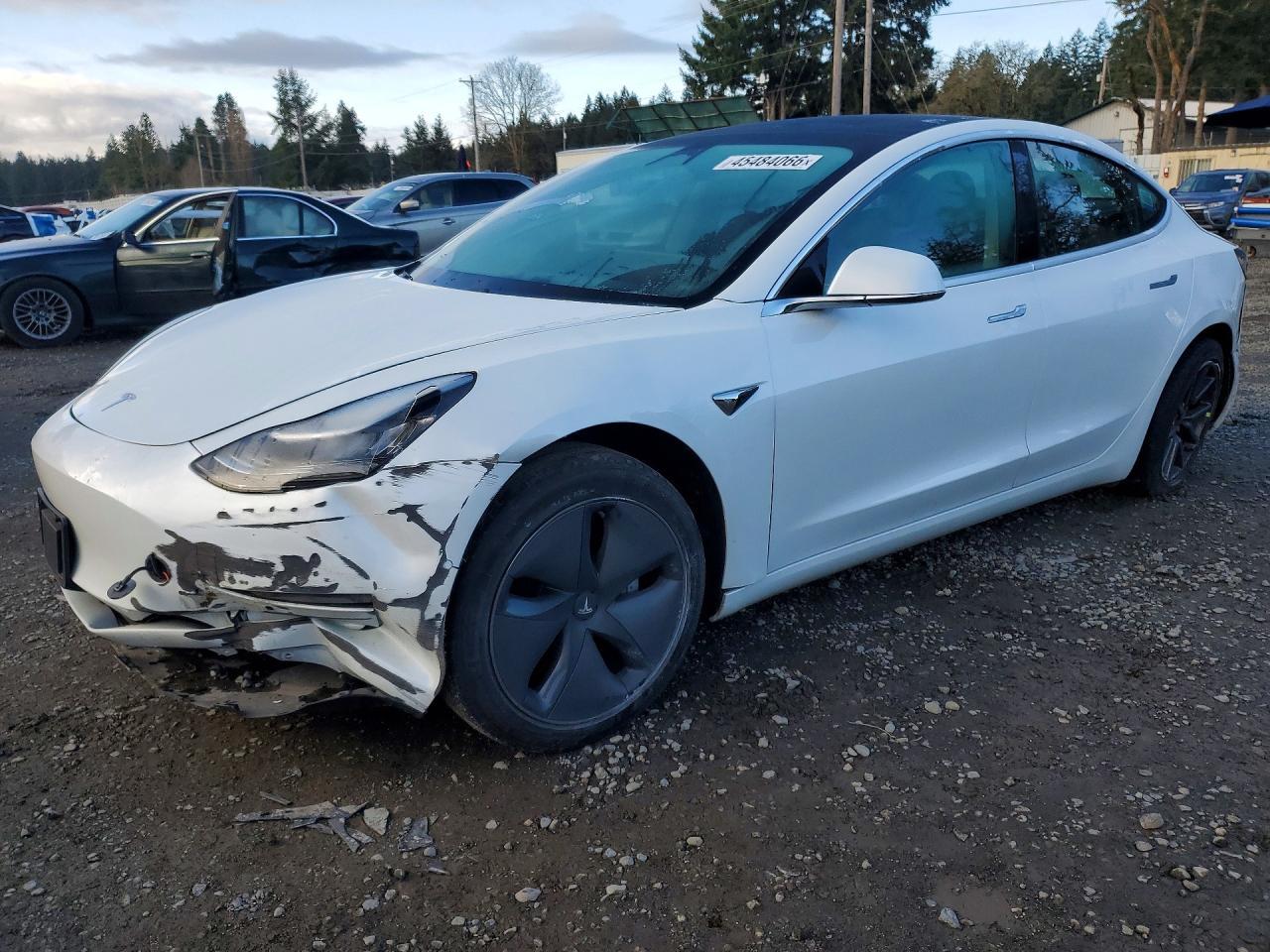 2019 Tesla Model 3 - zdjęcie główne
