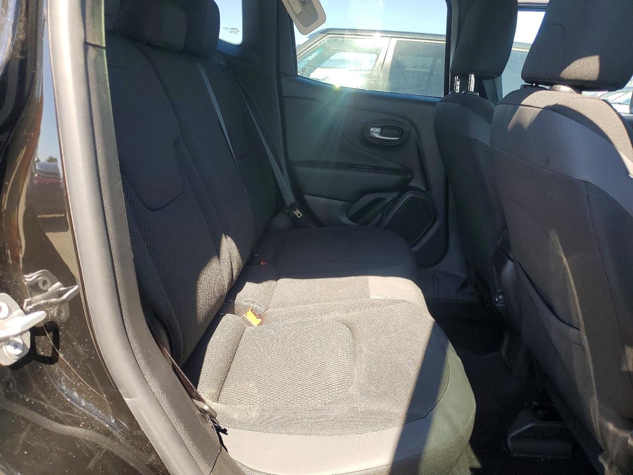 2020 Jeep Renegade Latitude - zdjęcie 11