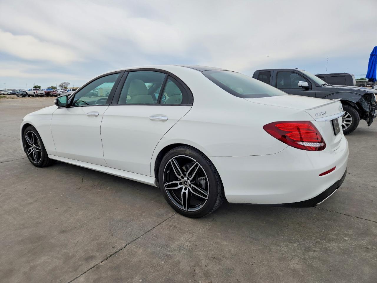2019 Mercedes-Benz E 300 - zdjęcie 2