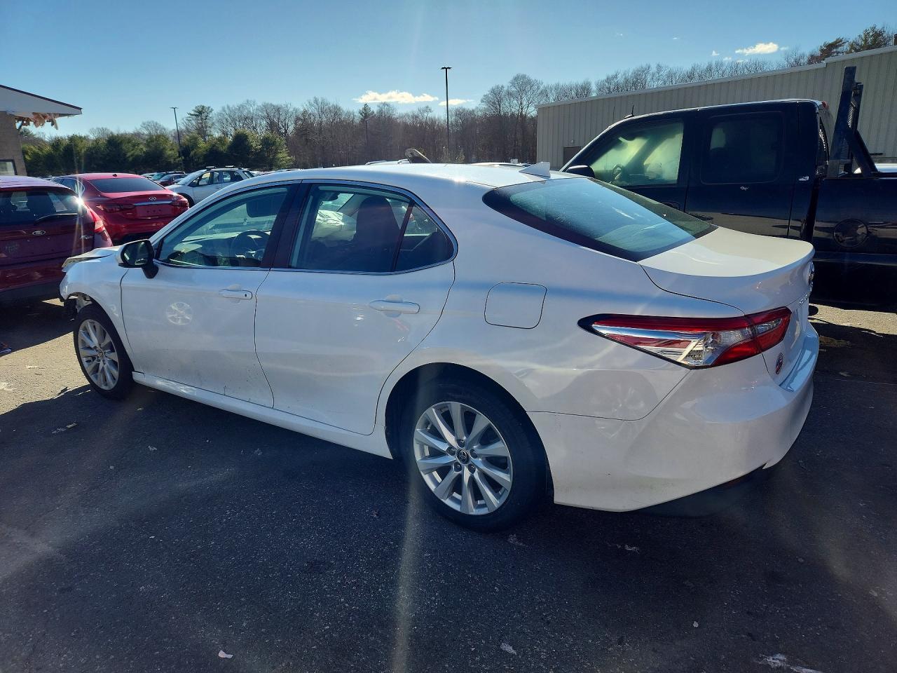 2020 Toyota Camry Le - zdjęcie 2