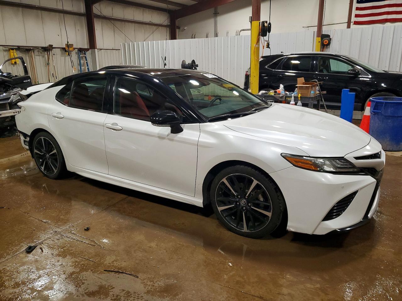 2018 Toyota Camry Xse - zdjęcie 4