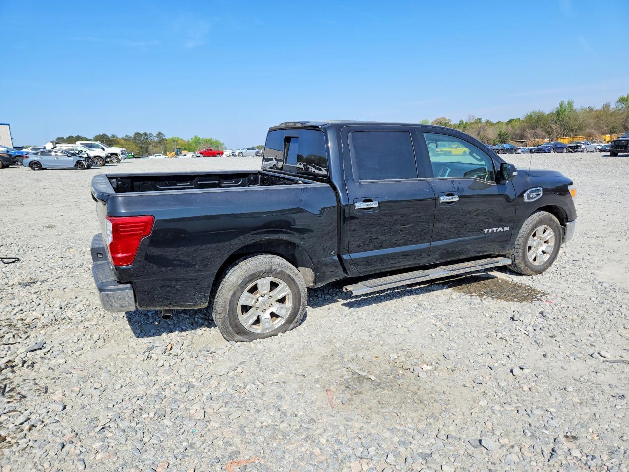 2017 Nissan Titan Sv - zdjęcie 3