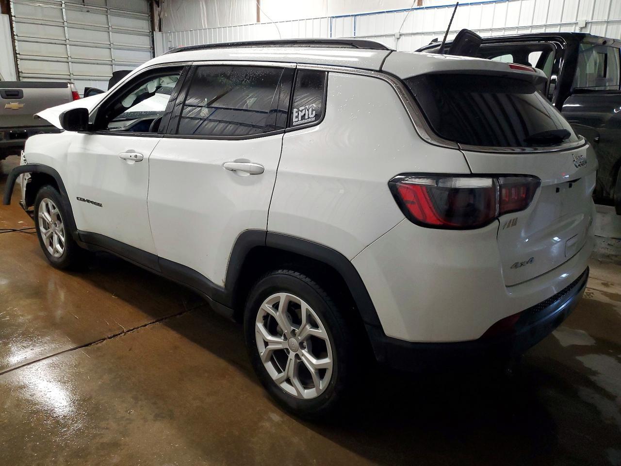2024 Jeep Compass Latitude - zdjęcie 2