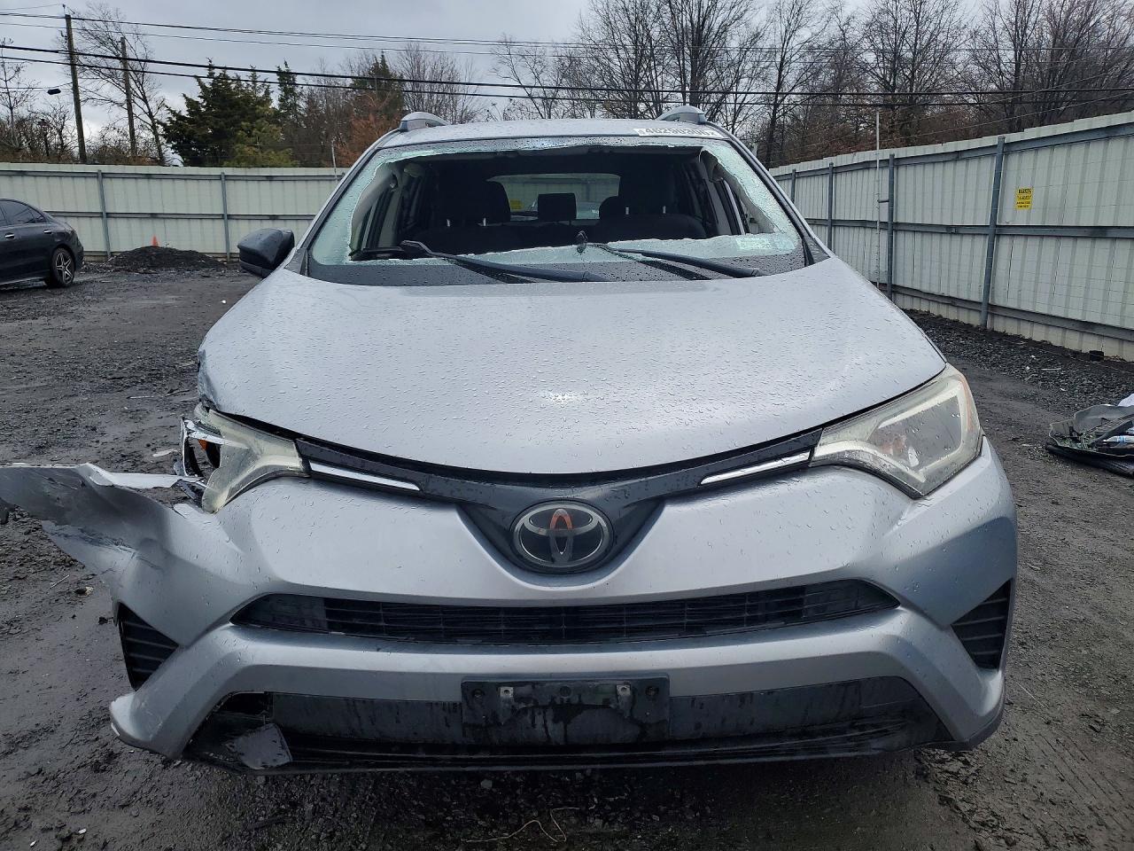 2018 Toyota Rav4 Le - zdjęcie 5