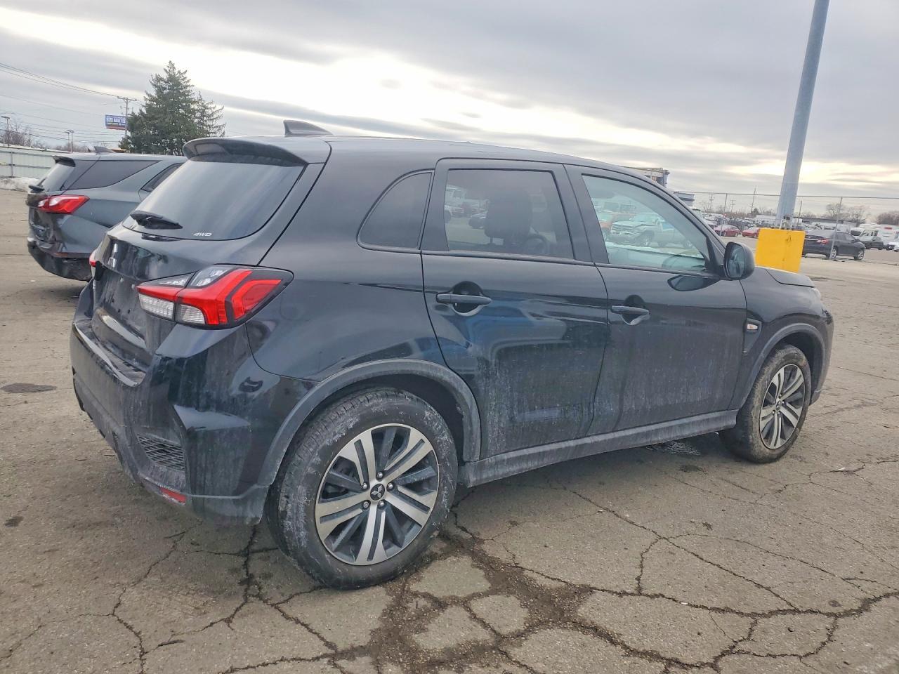 2024 Mitsubishi Outlander Sport S - zdjęcie 3