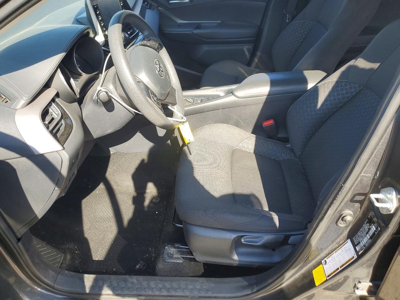 2021 Toyota C-Hr Le - zdjęcie 7