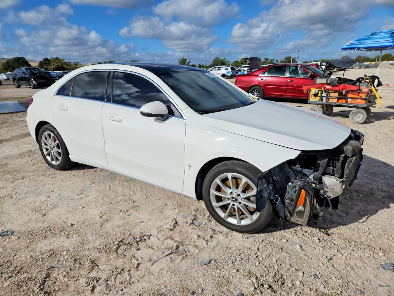 2021 Mercedes-Benz A 220 - zdjęcie 4