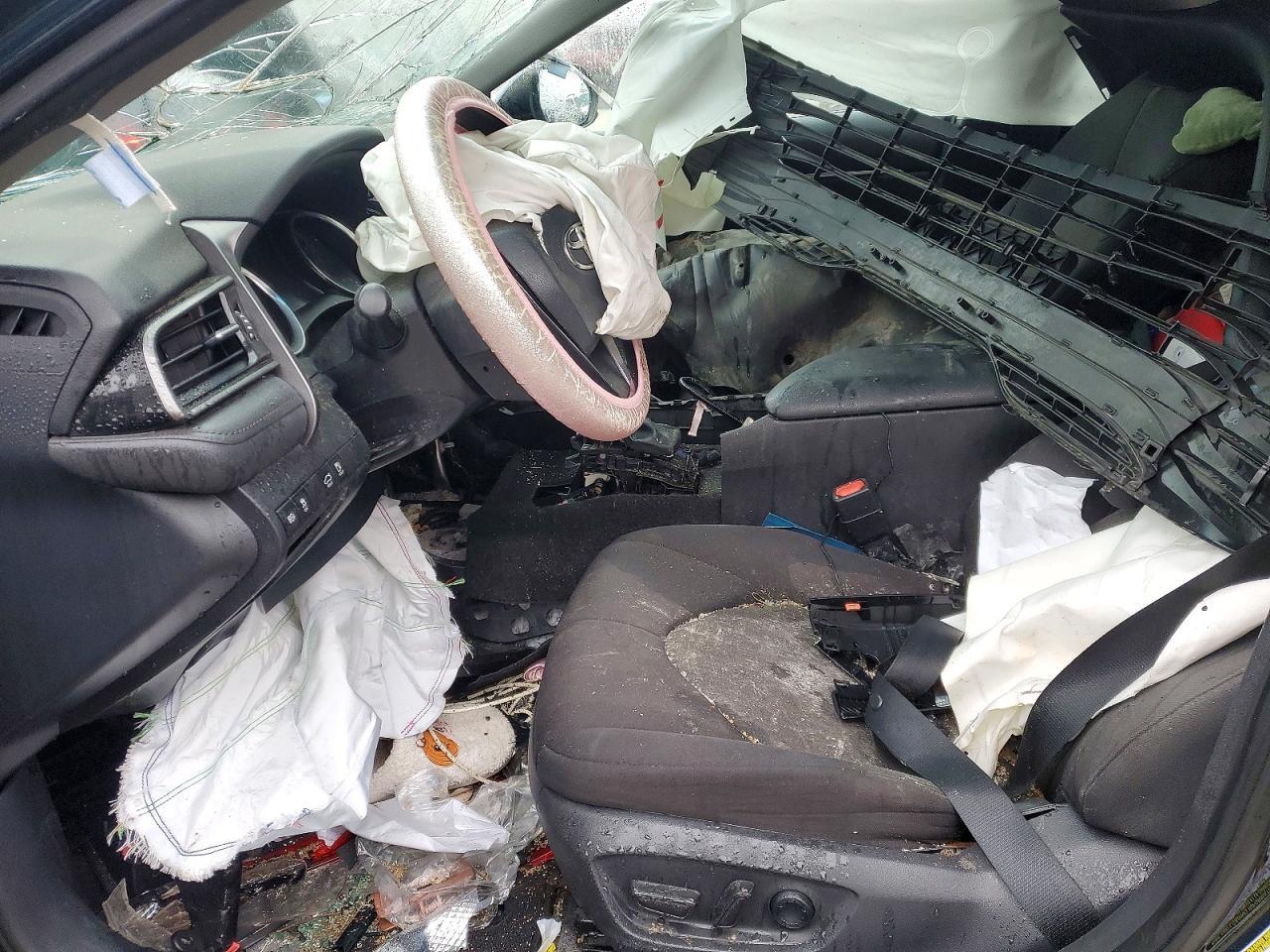 2020 Toyota Camry Le - zdjęcie 7