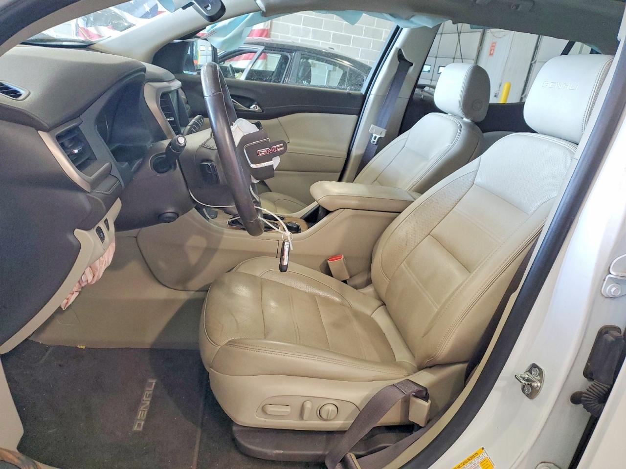 2019 GMC Acadia Denali - zdjęcie 7