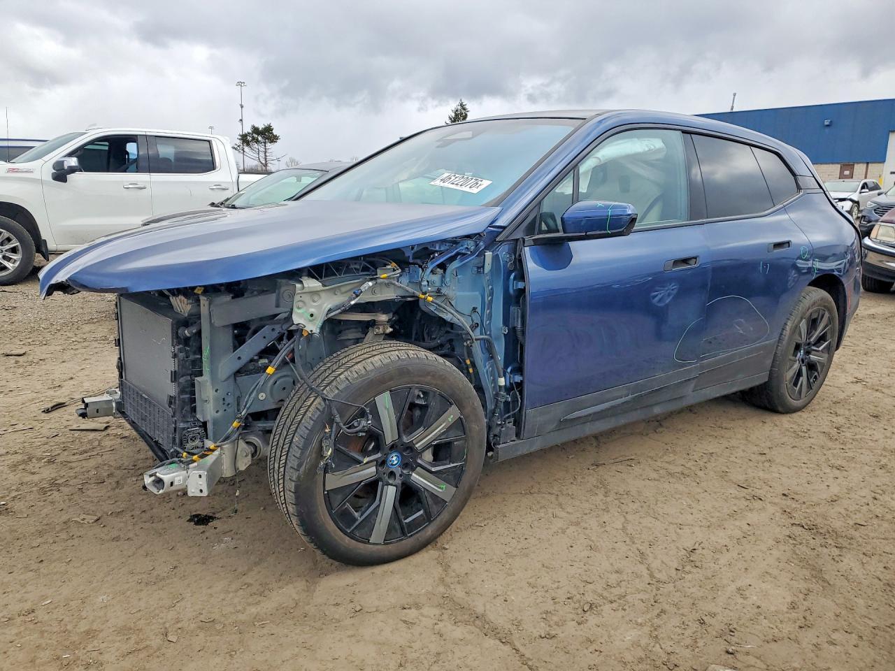 2024 BMW Ix xDrive50 - zdjęcie główne