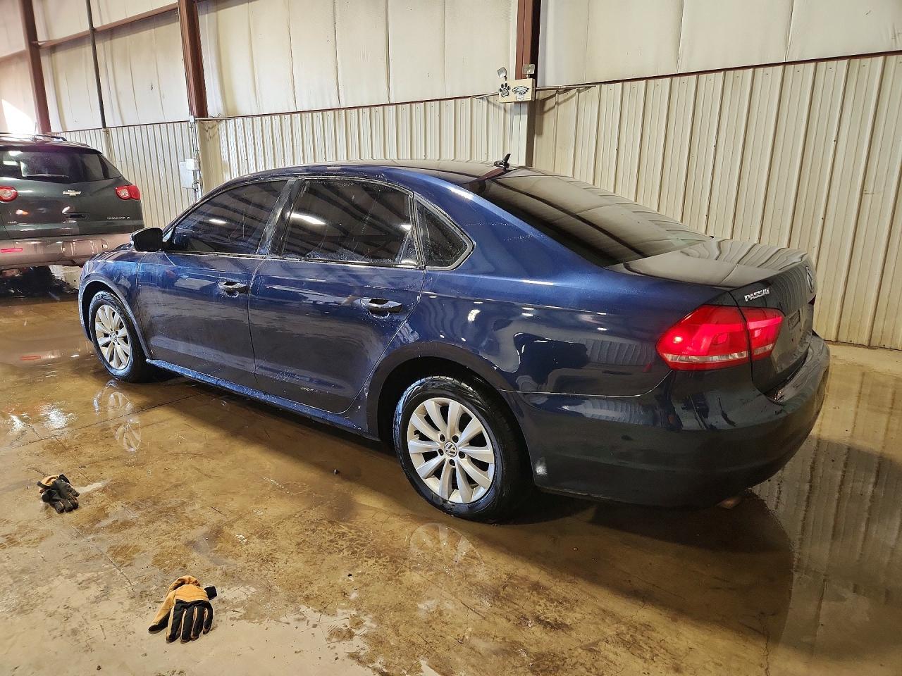 2013 Volkswagen Passat S - zdjęcie 2