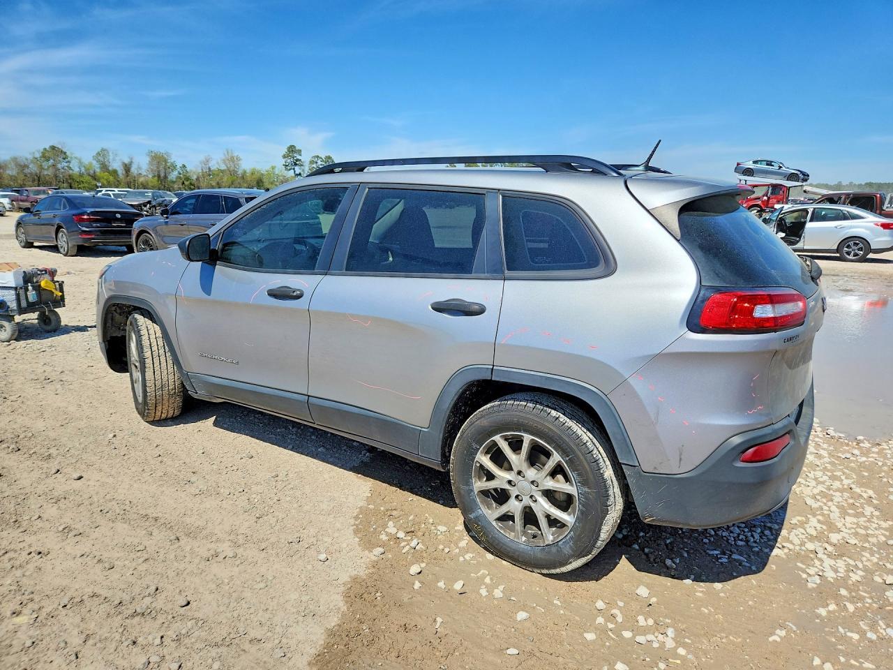 2015 Jeep Cherokee Sport - zdjęcie 2