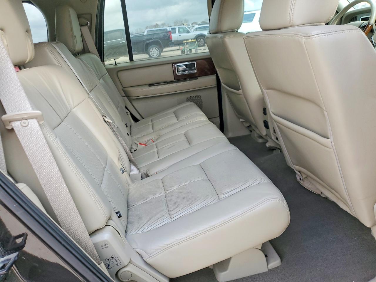 2013 Lincoln Townhouse Navigator - zdjęcie 11