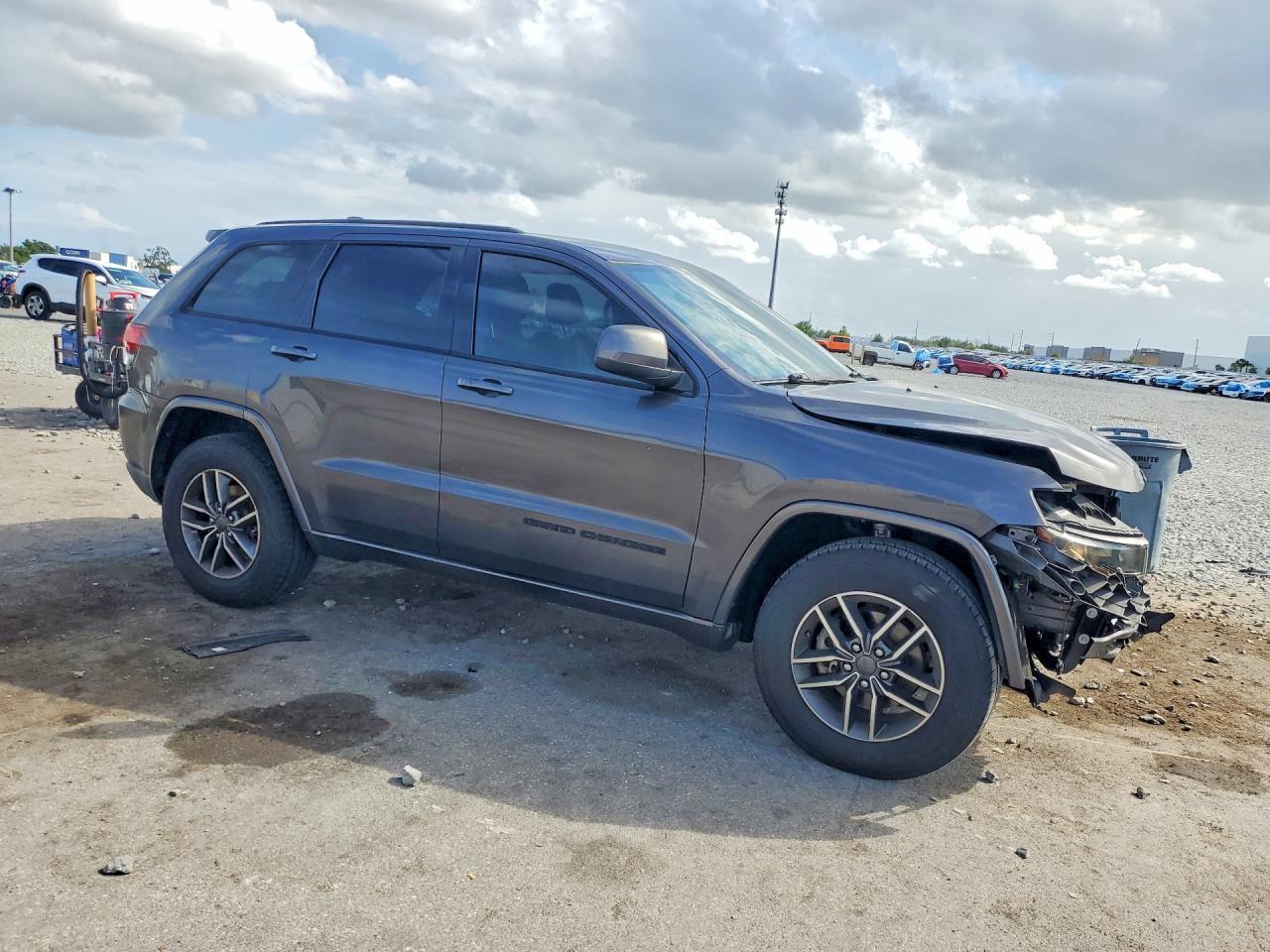 2017 Jeep Grand Cherokee Laredo - zdjęcie 4