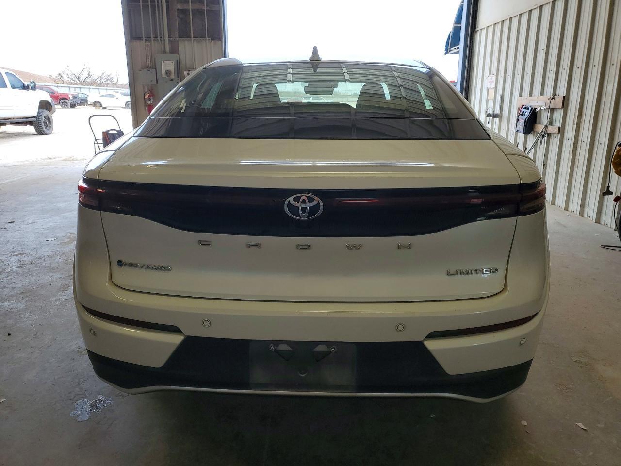 2024 Toyota Crown Limited - zdjęcie 6