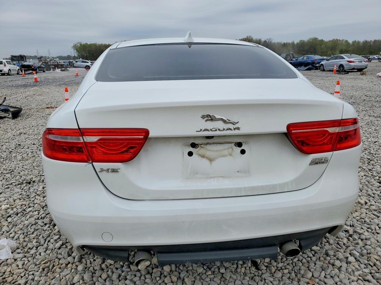 2019 Jaguar Xe - zdjęcie 6