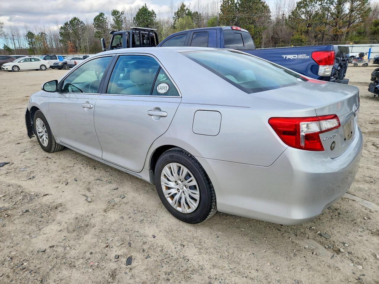 2013 Toyota Camry Le - zdjęcie 2