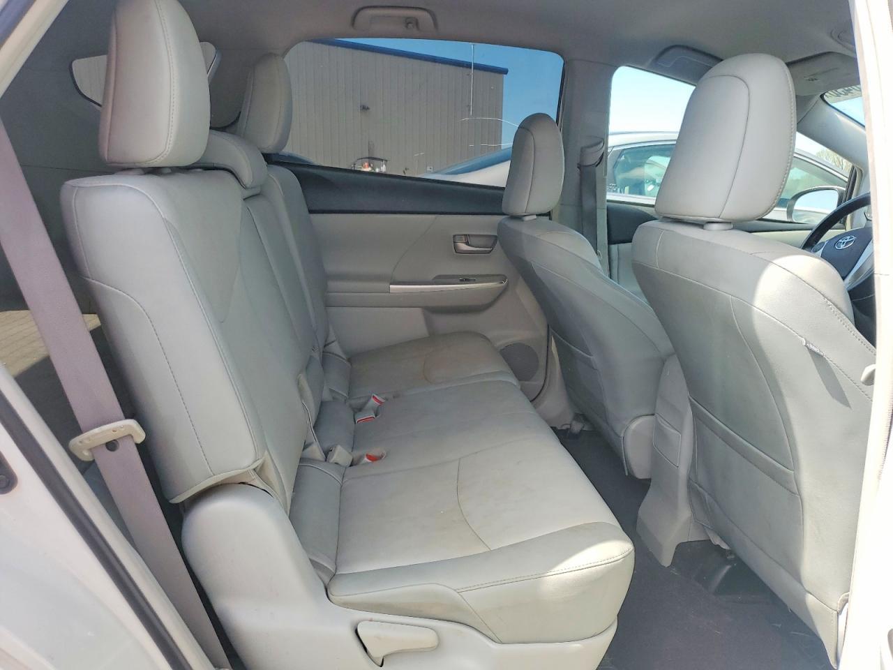 2013 Toyt Prius V - zdjęcie 11