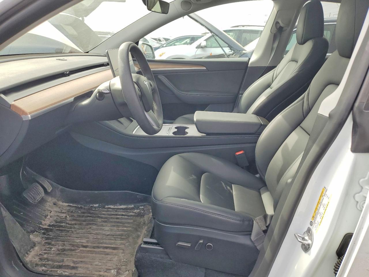 2024 Tesla Model Y - zdjęcie 7