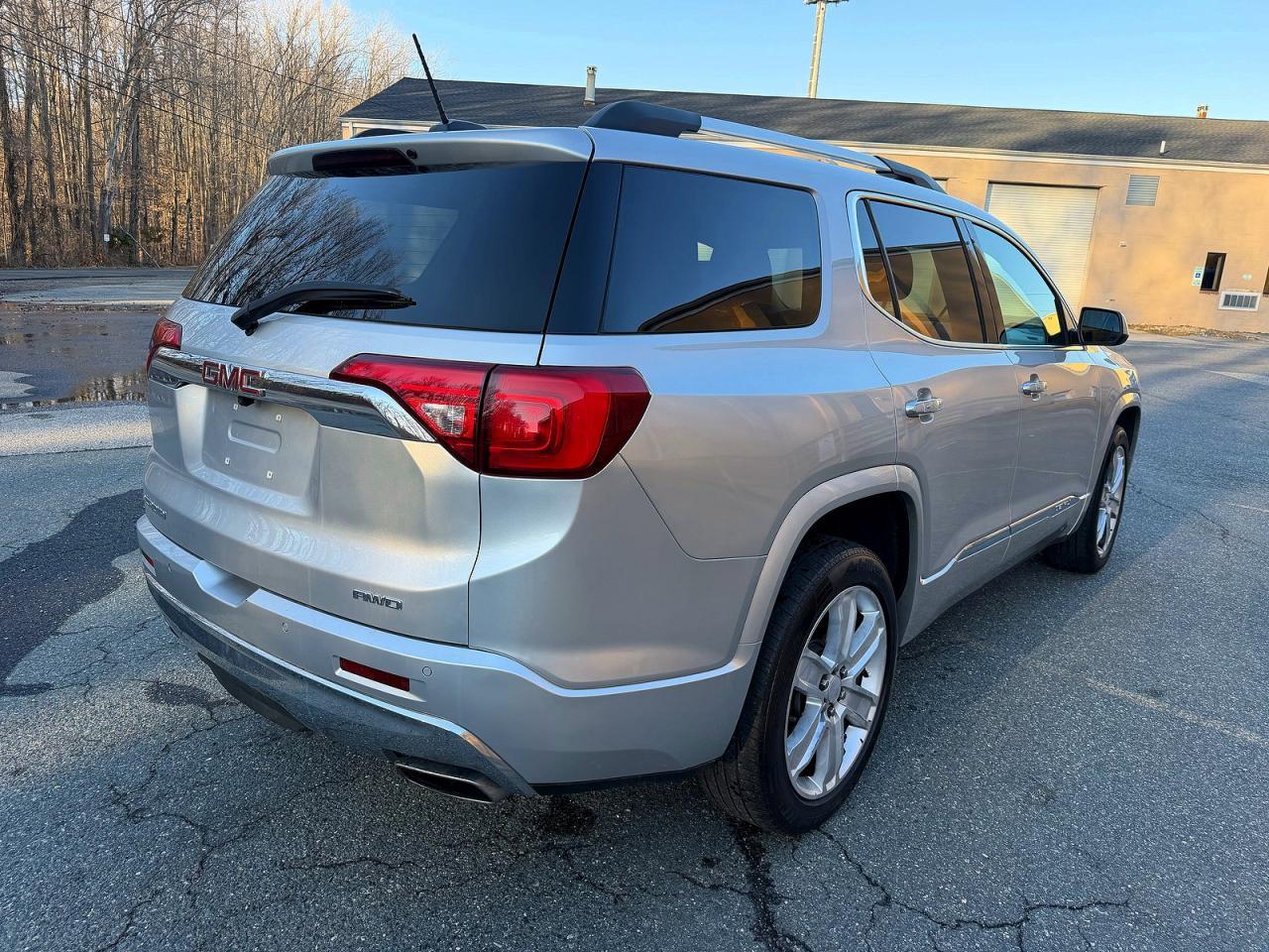 2017 GMC Acadia Denali - zdjęcie 4