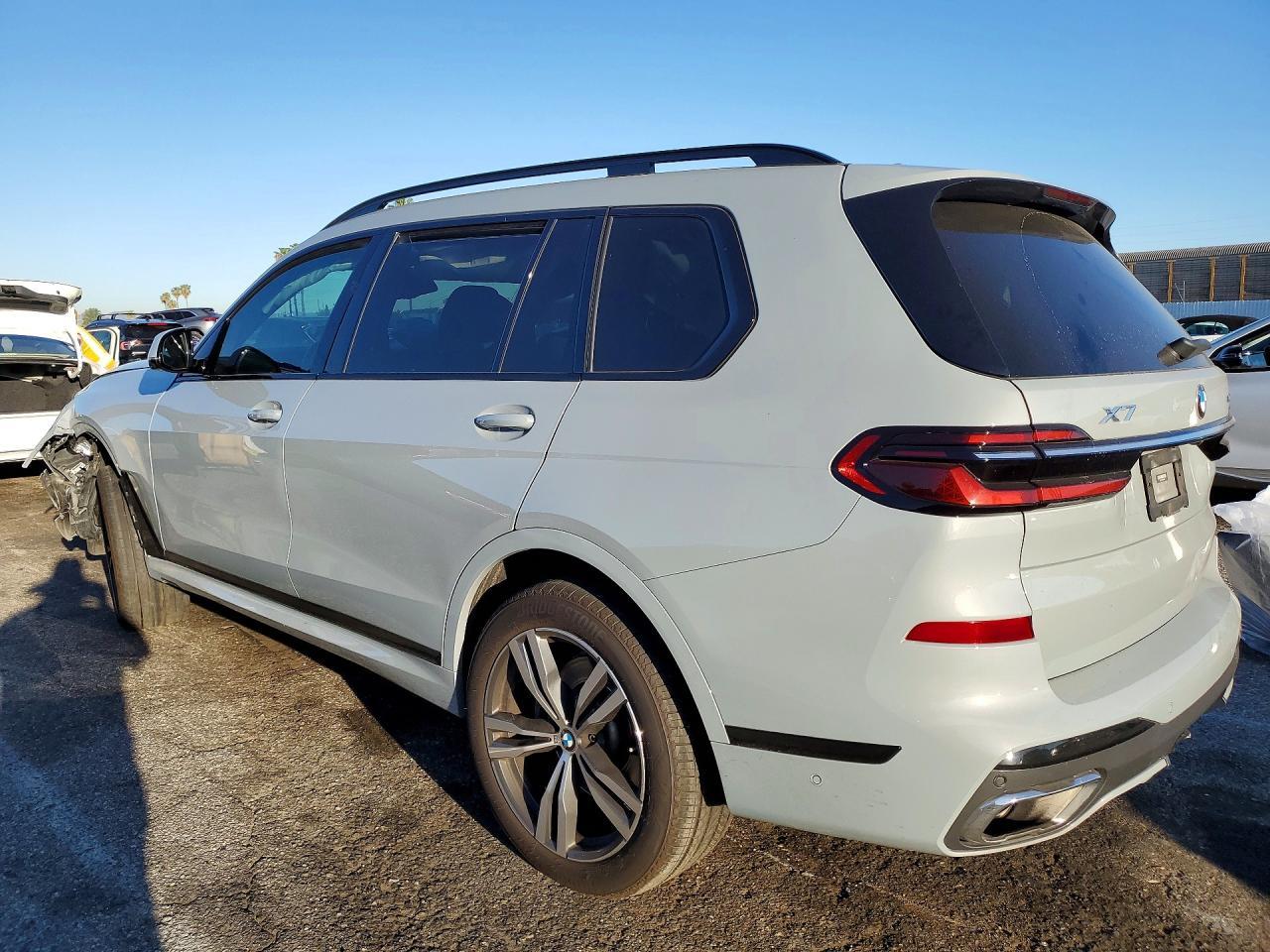 2023 BMW X7 xDrive40I - zdjęcie 2