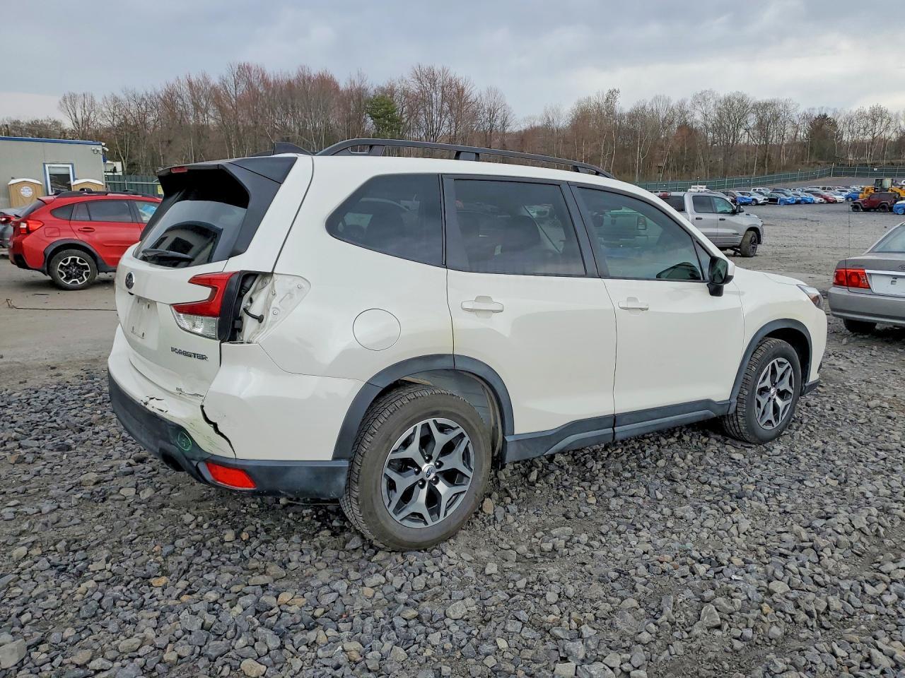 2024 Subaru Forester Premium - zdjęcie 3