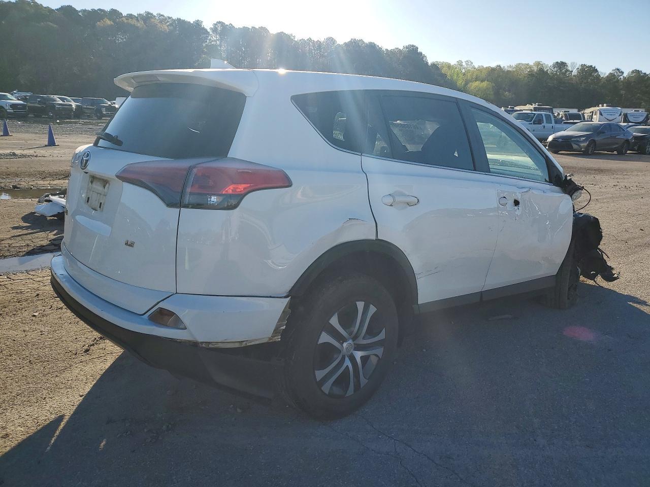 2017 Toyota Rav4 Le - zdjęcie 3