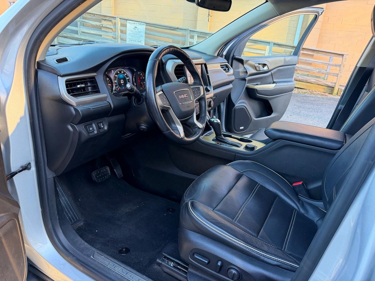 2017 GMC Acadia Denali - zdjęcie 13