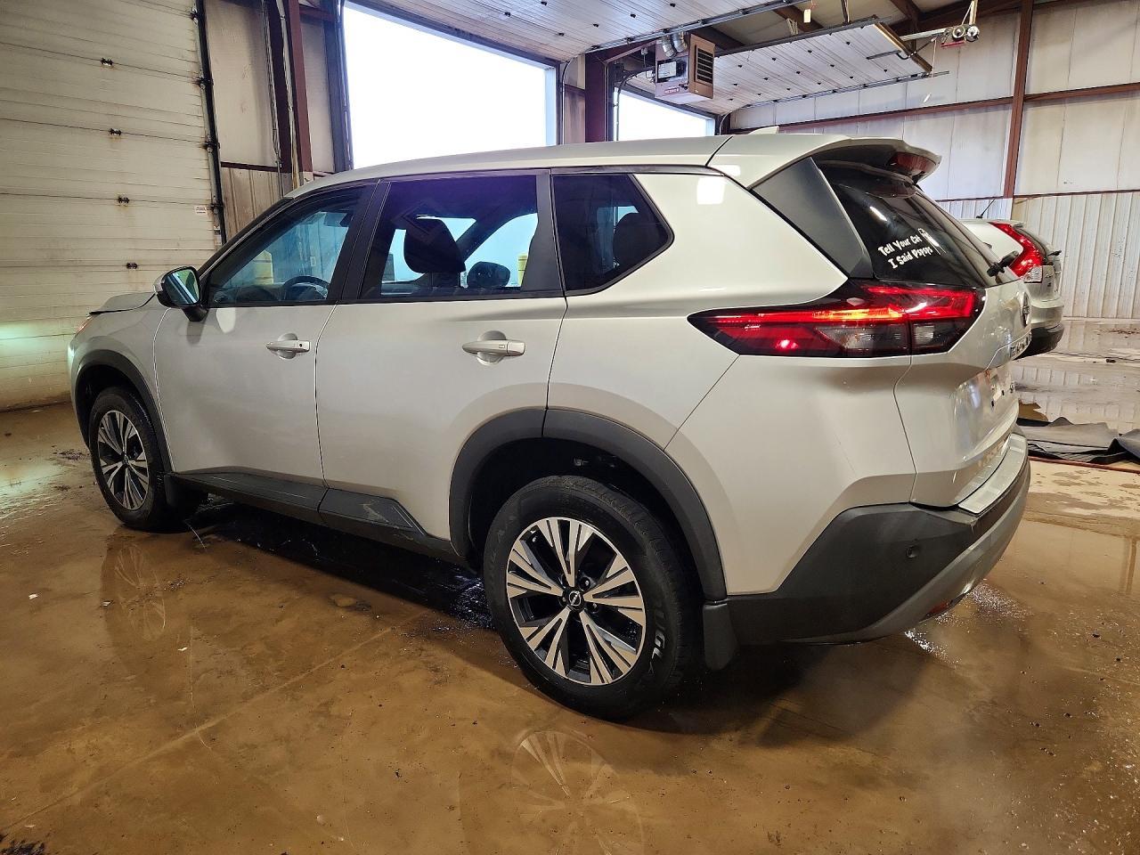 2022 Nissan Rogue Sv - zdjęcie 2