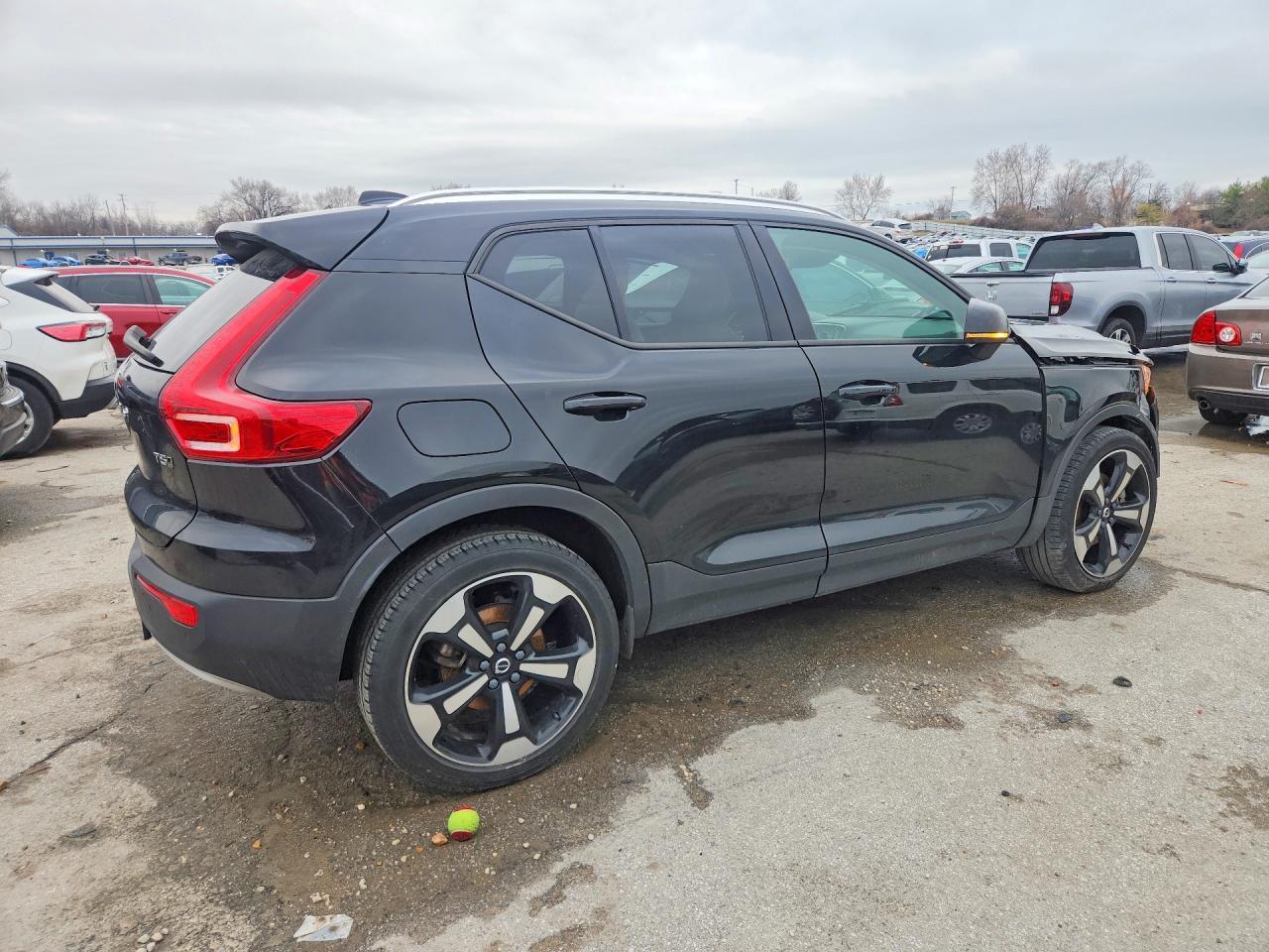 2020 Volvo Xc40 T5 Momentum - zdjęcie 3
