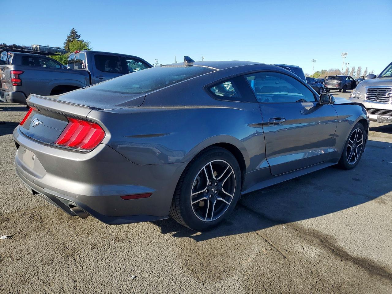 2021 Ford Mustang - zdjęcie 3