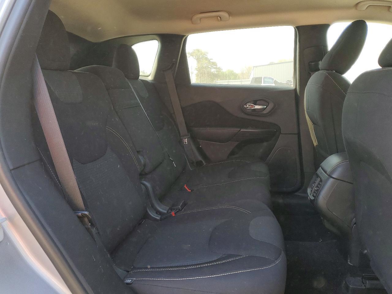 2017 Jeep Cherokee Latitude - zdjęcie 11