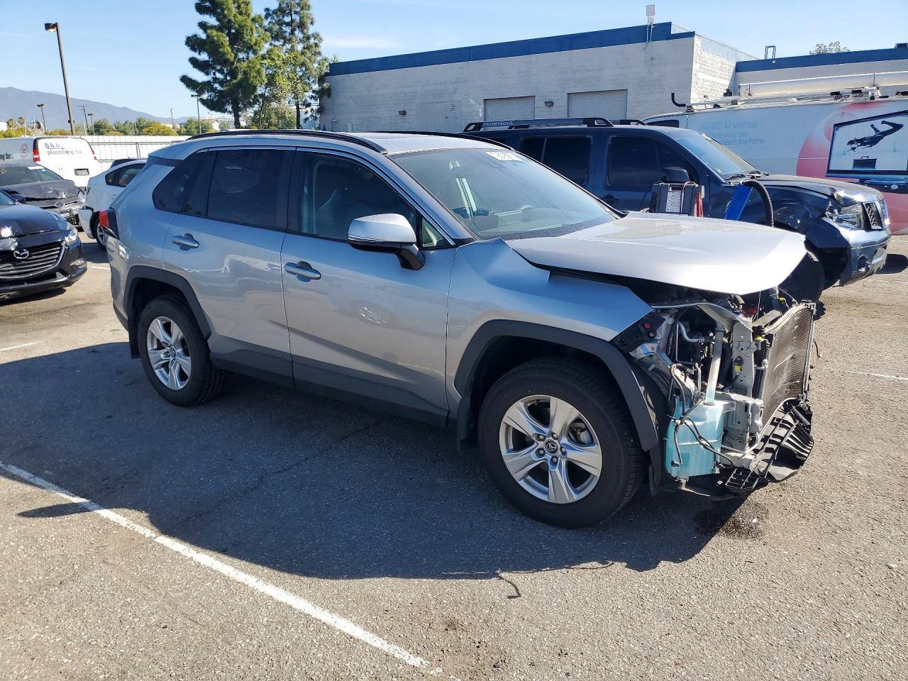 2020 Toyota Rav4 Xle - zdjęcie 4