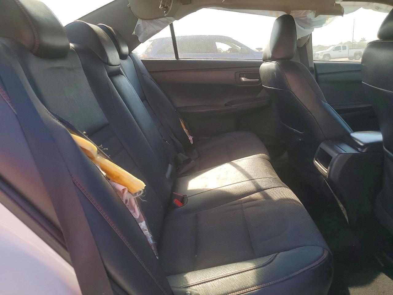 2016 Toyota Camry Se - zdjęcie 10