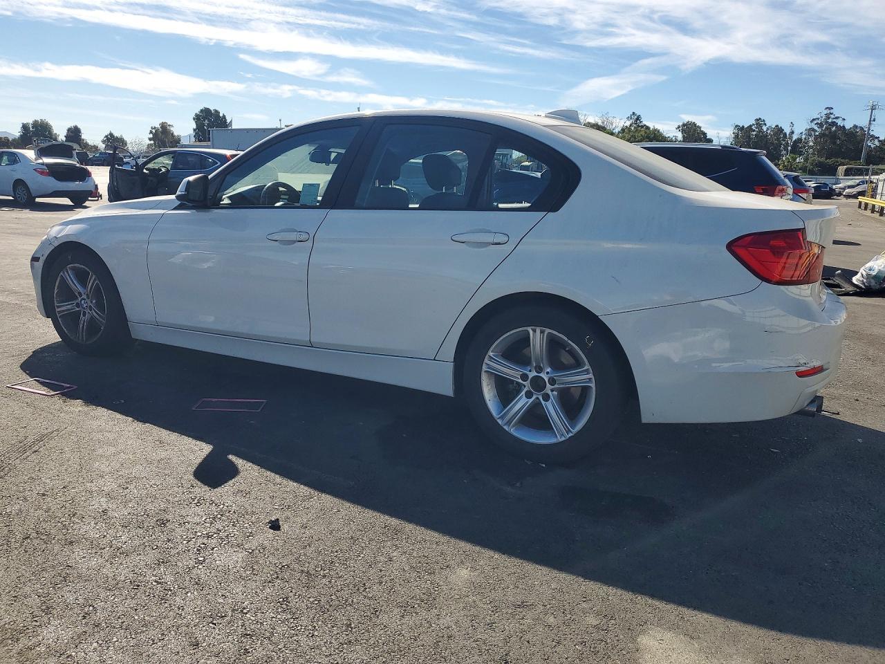 2014 BMW 328 I - zdjęcie 2