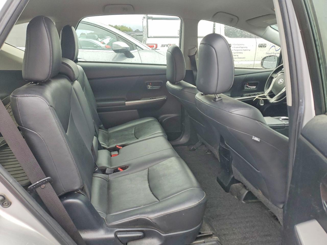 2017 Toyota Prius V Four - zdjęcie 10