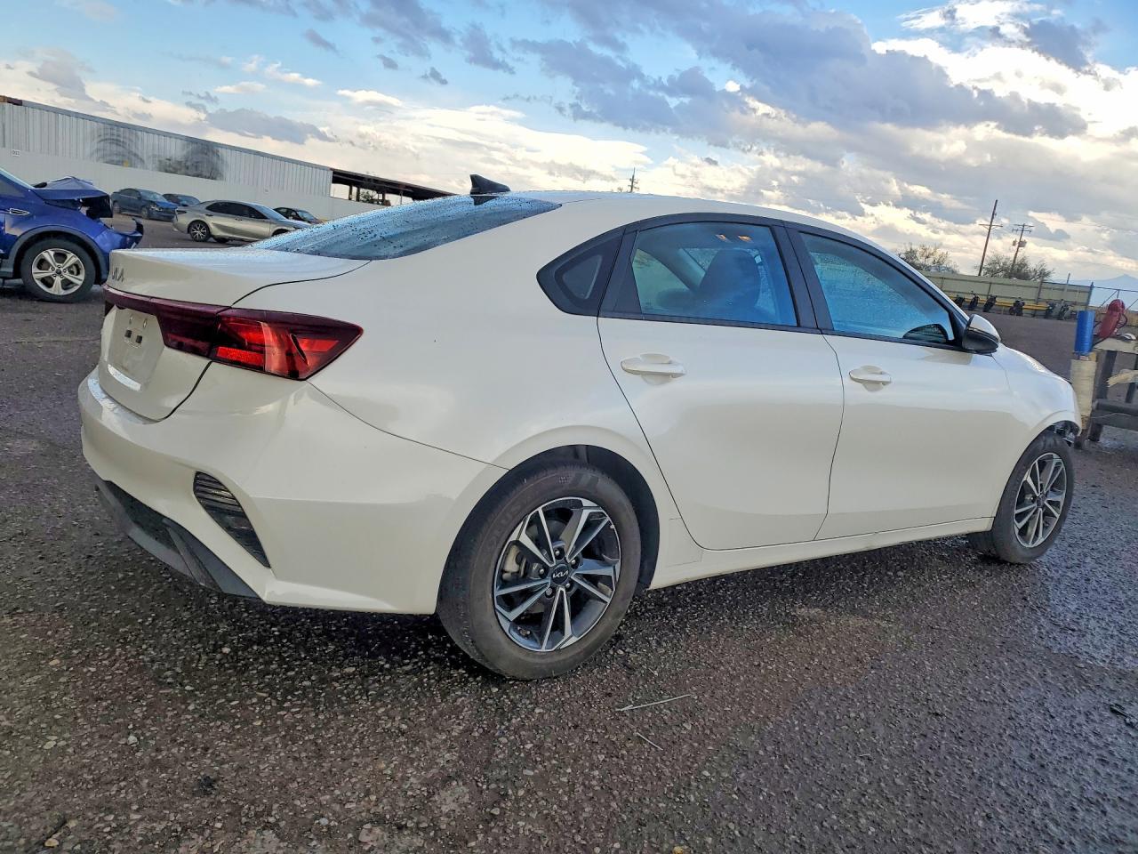 2023 Kia Forte Lxs - zdjęcie 3