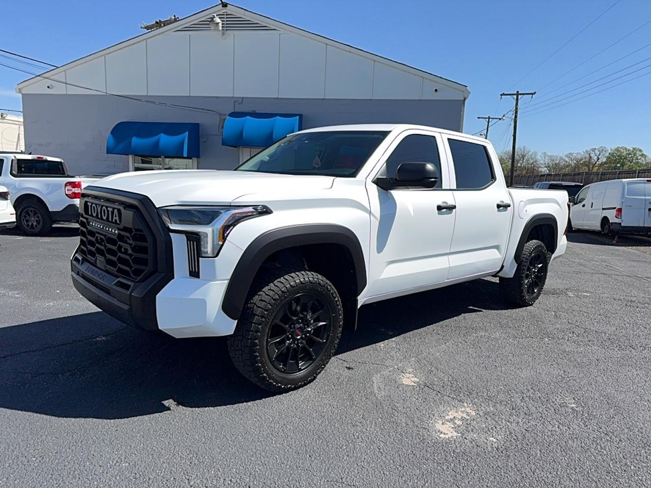 2024 Toyota Tundra Sr - zdjęcie 2