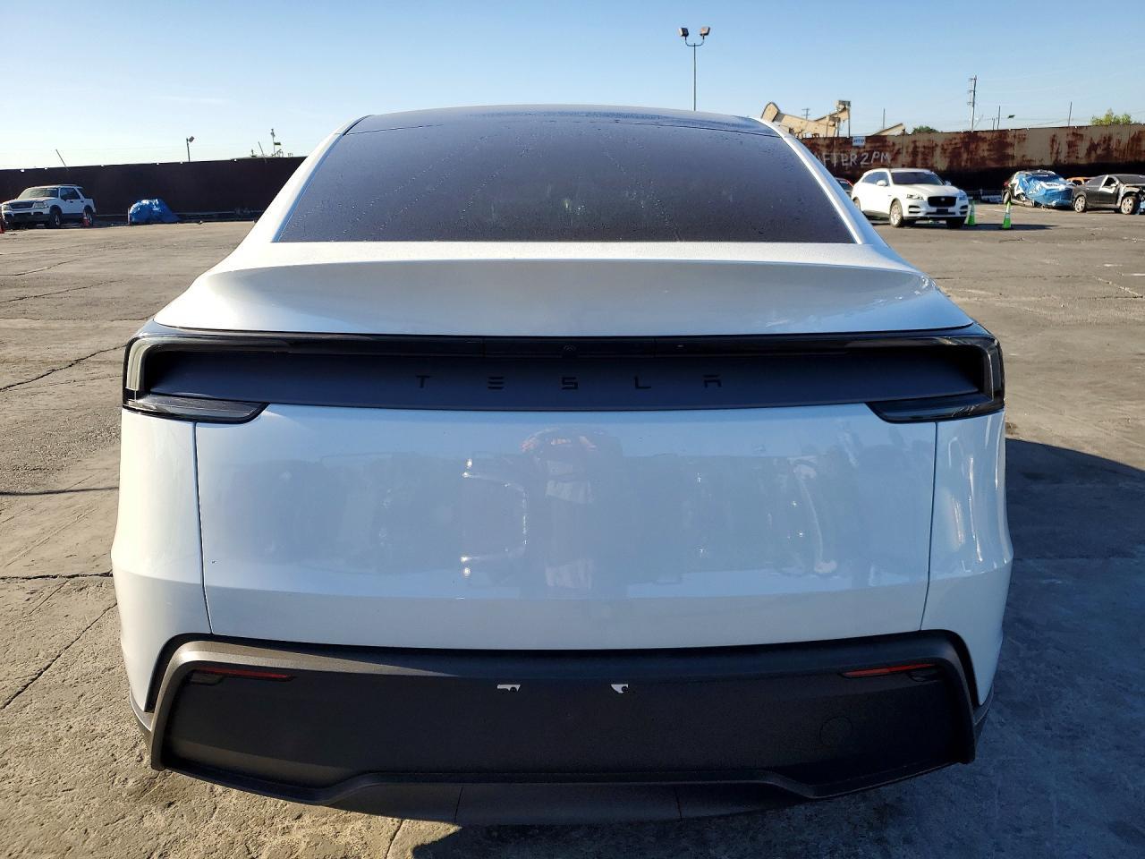 2026 Tesla Model Y - zdjęcie 6