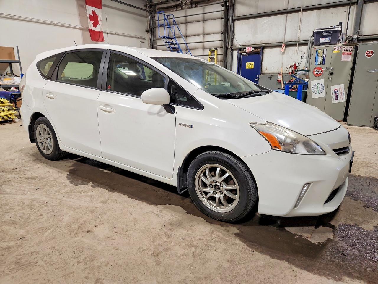2014 Toyota Prius V - zdjęcie 4